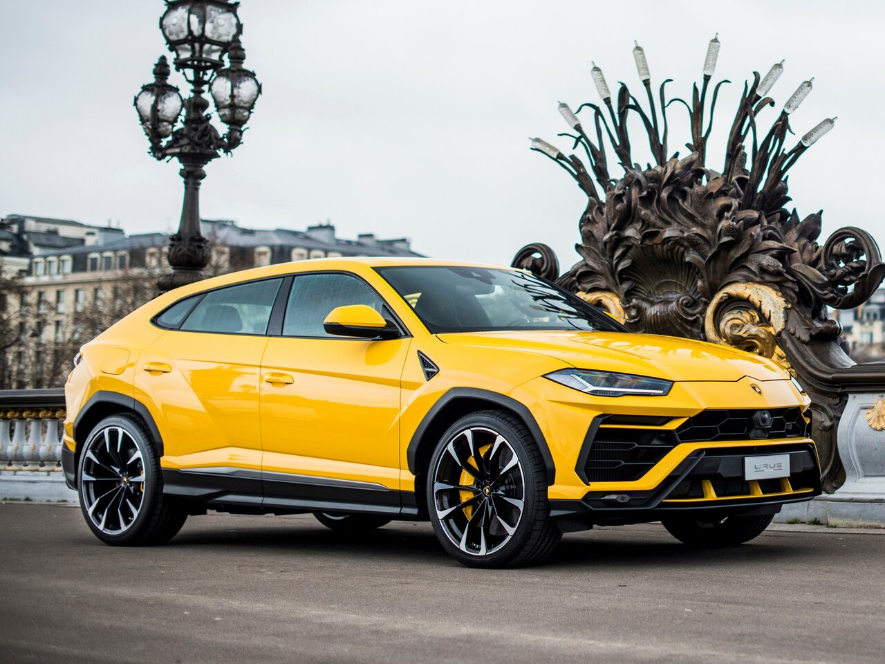 Lamborghini Urus 2019 салон